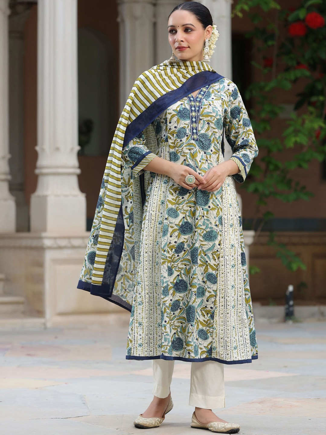 

Rain & Rainbow Floral Printed Thread Work Pure Cotton Kurta with Trousers & With Dupatta, Blue