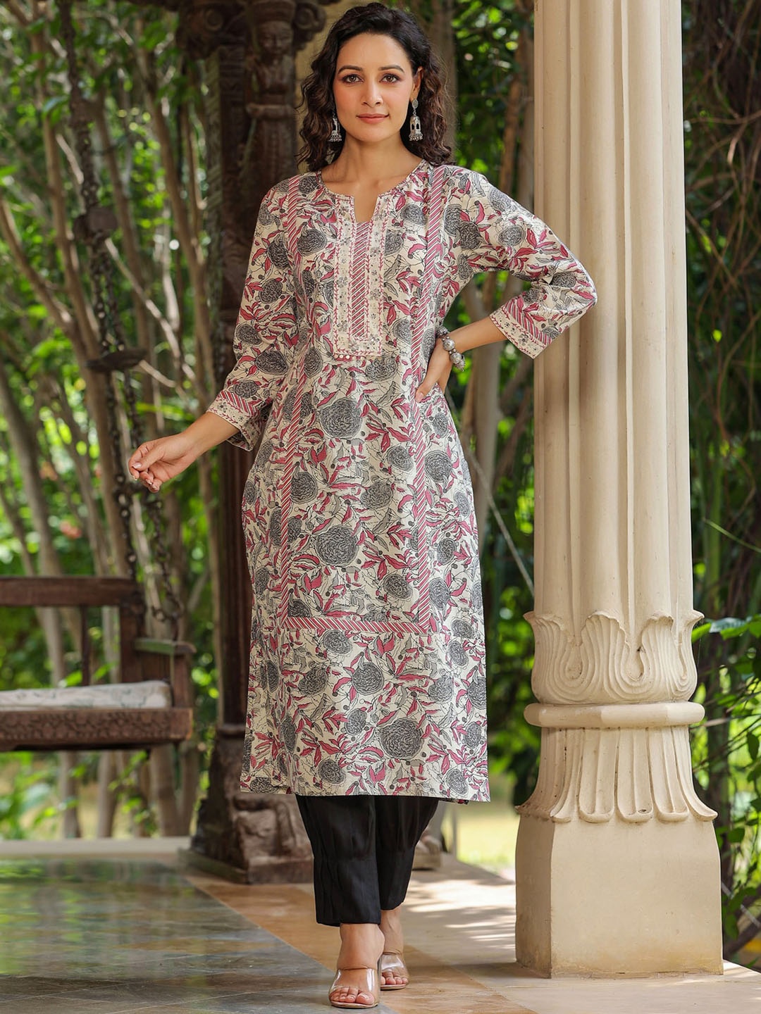 

Rain & Rainbow Floral Printed Round Neck Sequinned Straight Kurta, Rose