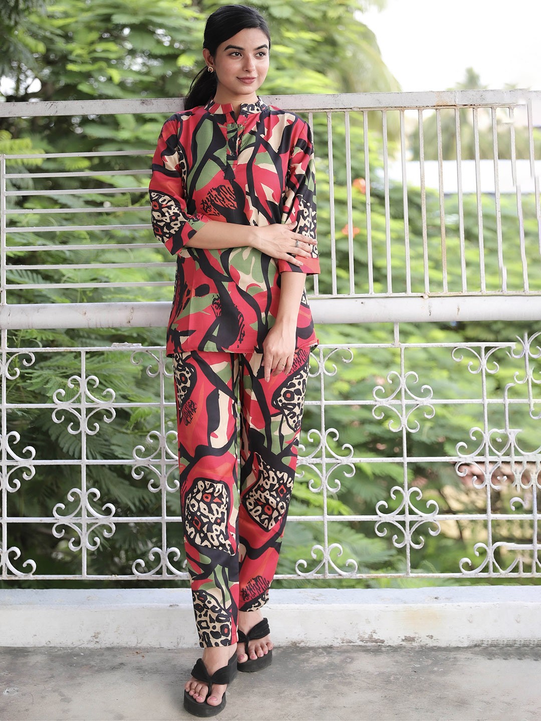 

Ekta Textiles Abstract Printed Tunic With Trousers Co-Ords, Red