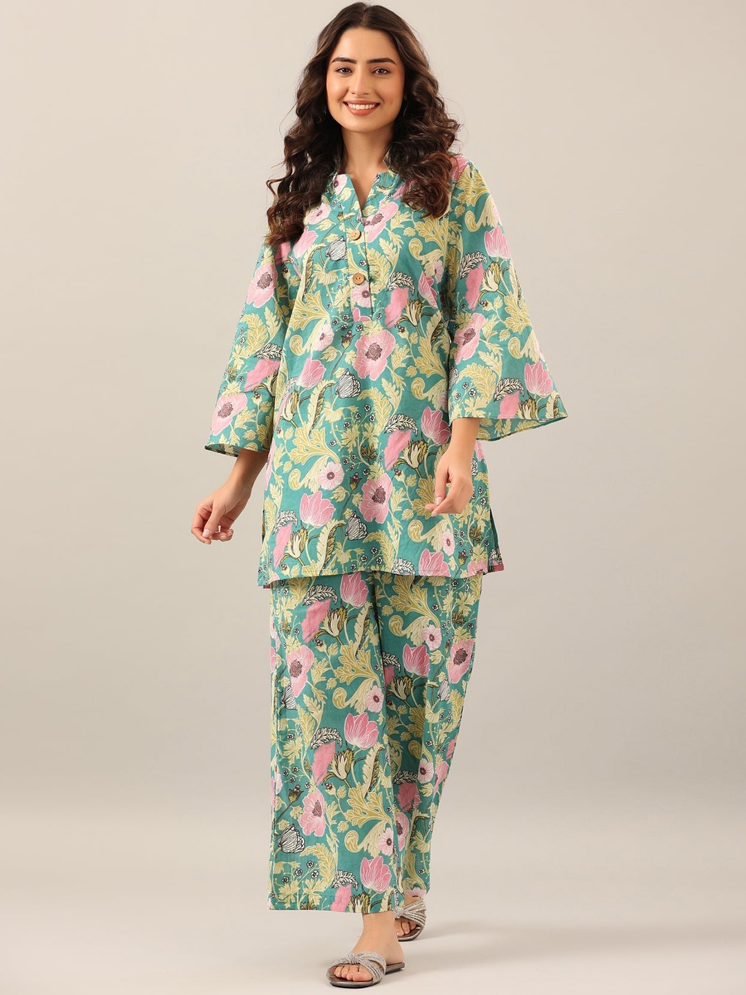 

Ekta Textiles Floral Printed A-Line Kurti With Trousers, Green