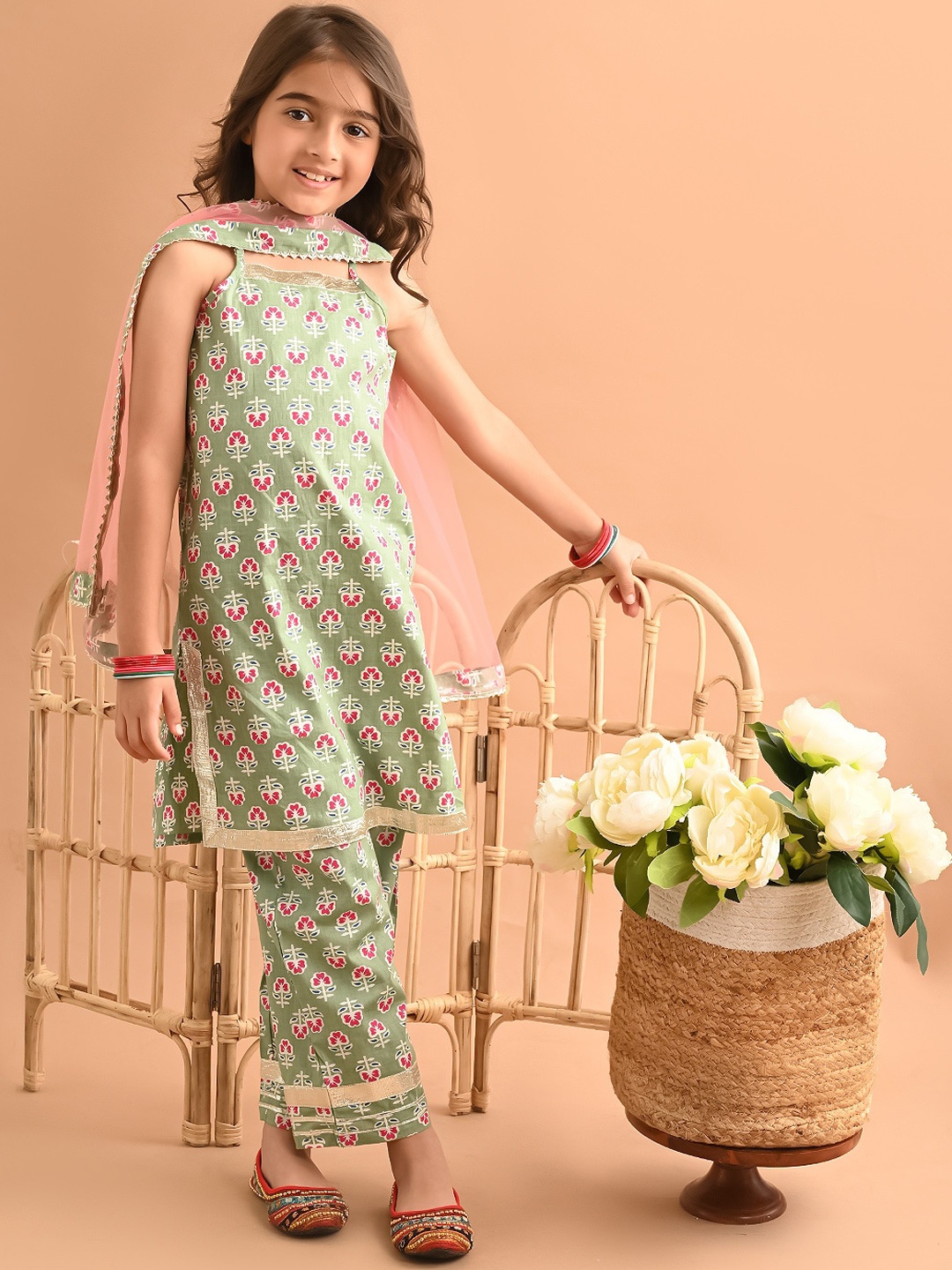 

LilPicks Girls Ethnic Motifs Printed Regular Pure Cotton Kurta & Palazzos With Dupatta, Green