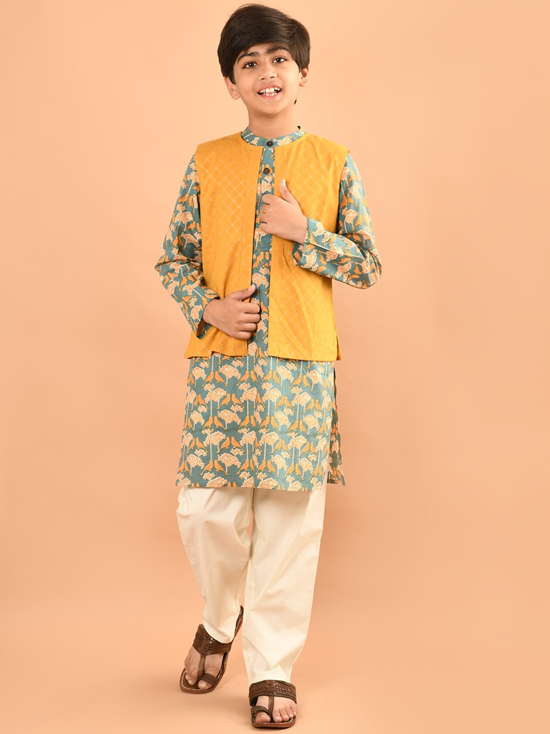 

LilPicks Boys Ethnic Motifs Printed Regular Pure Cotton Kurta With Pyjamas, Blue