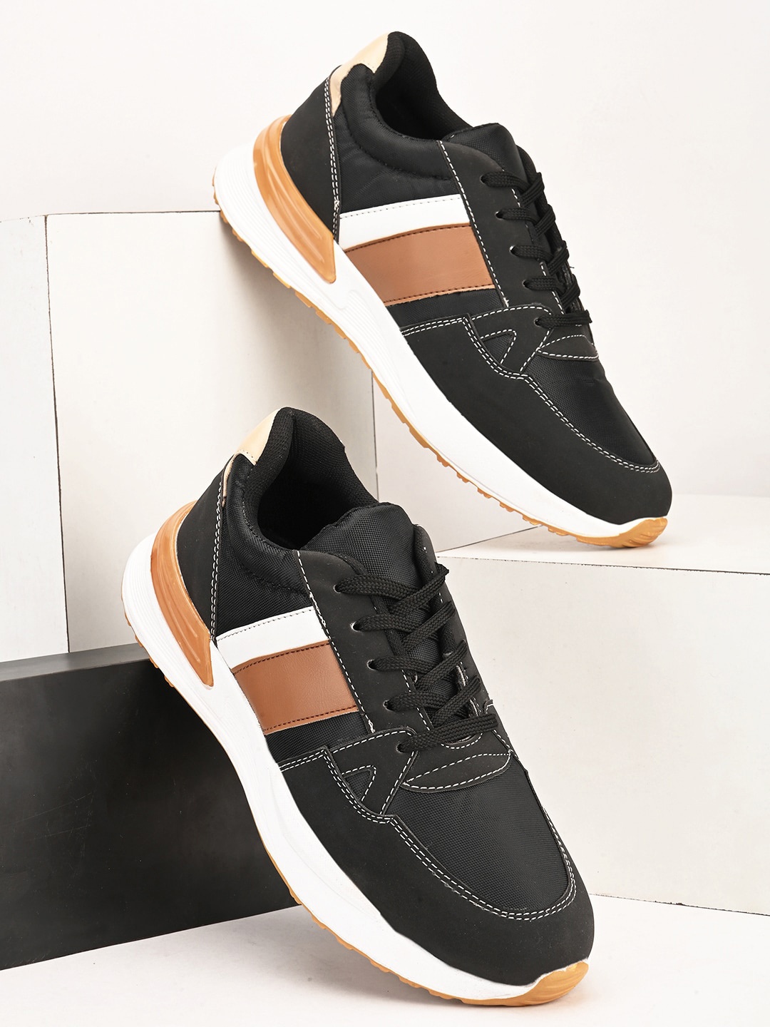 

The Roadster Lifestyle Co. Men Striped Contrast Sole Lace-Up Sneakers, Black