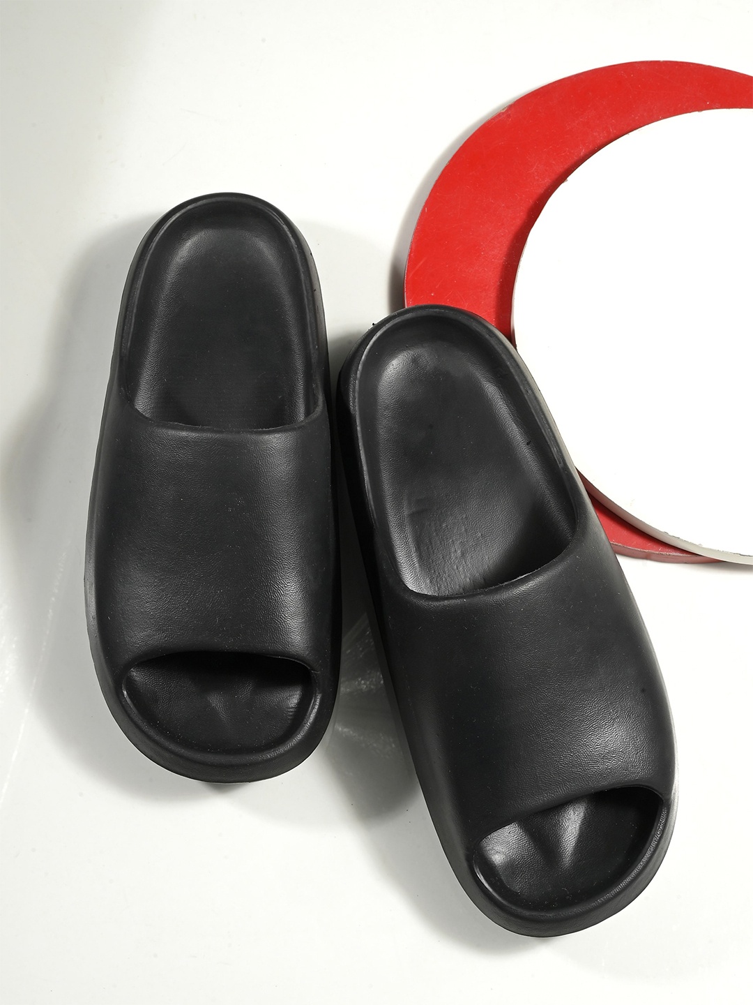 

The Roadster Lifestyle Co. Women Open Toe Croslite Sliders, Black