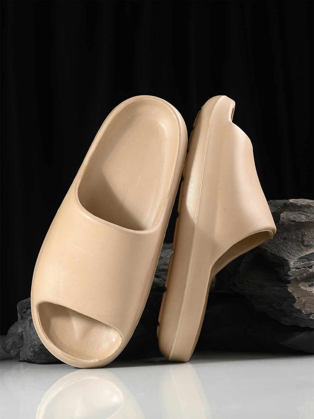 

The Roadster Lifestyle Co. Women Beige Croslite Sliders