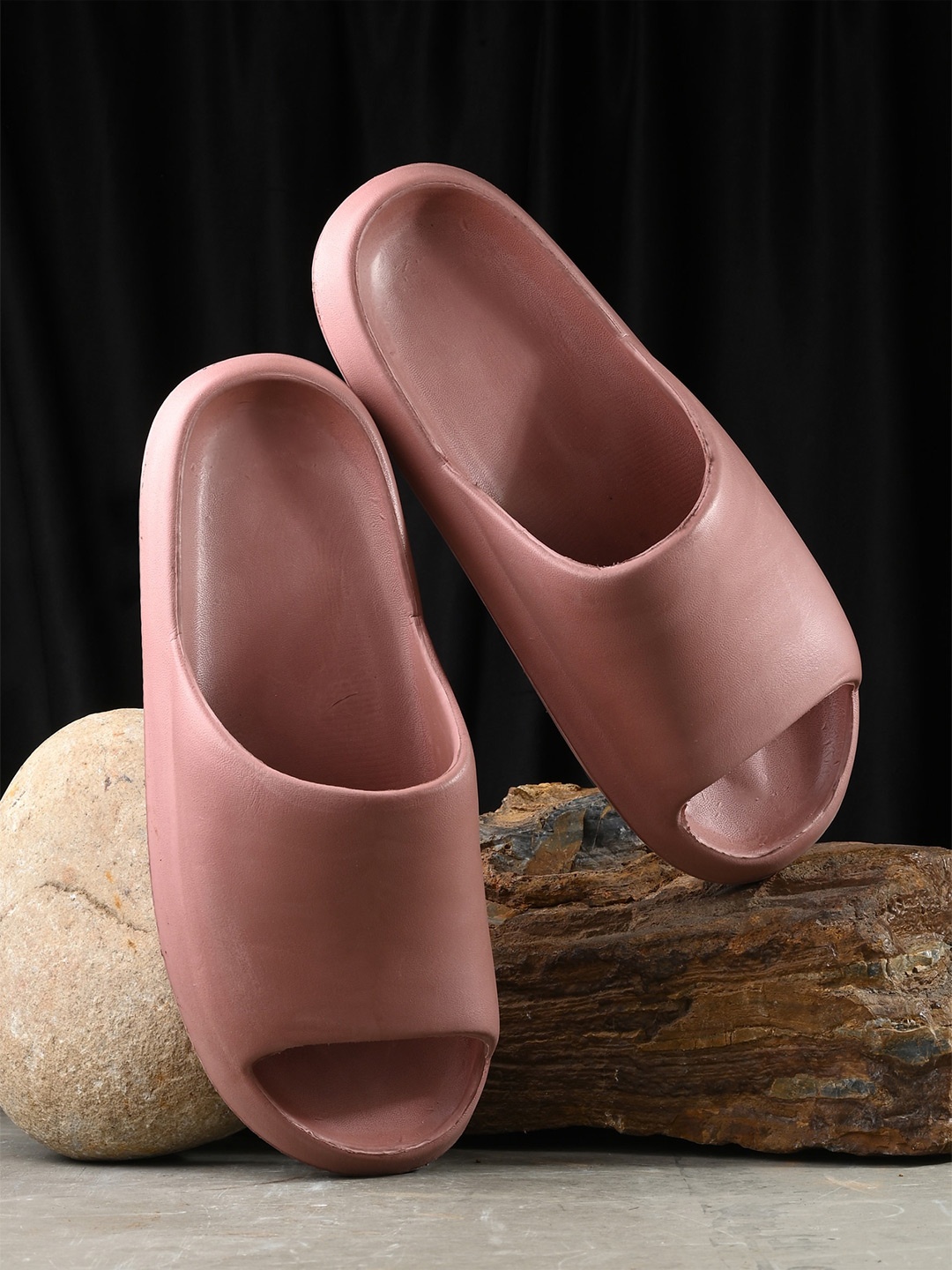 

The Roadster Lifestyle Co. Women Pink Croslite Sliders