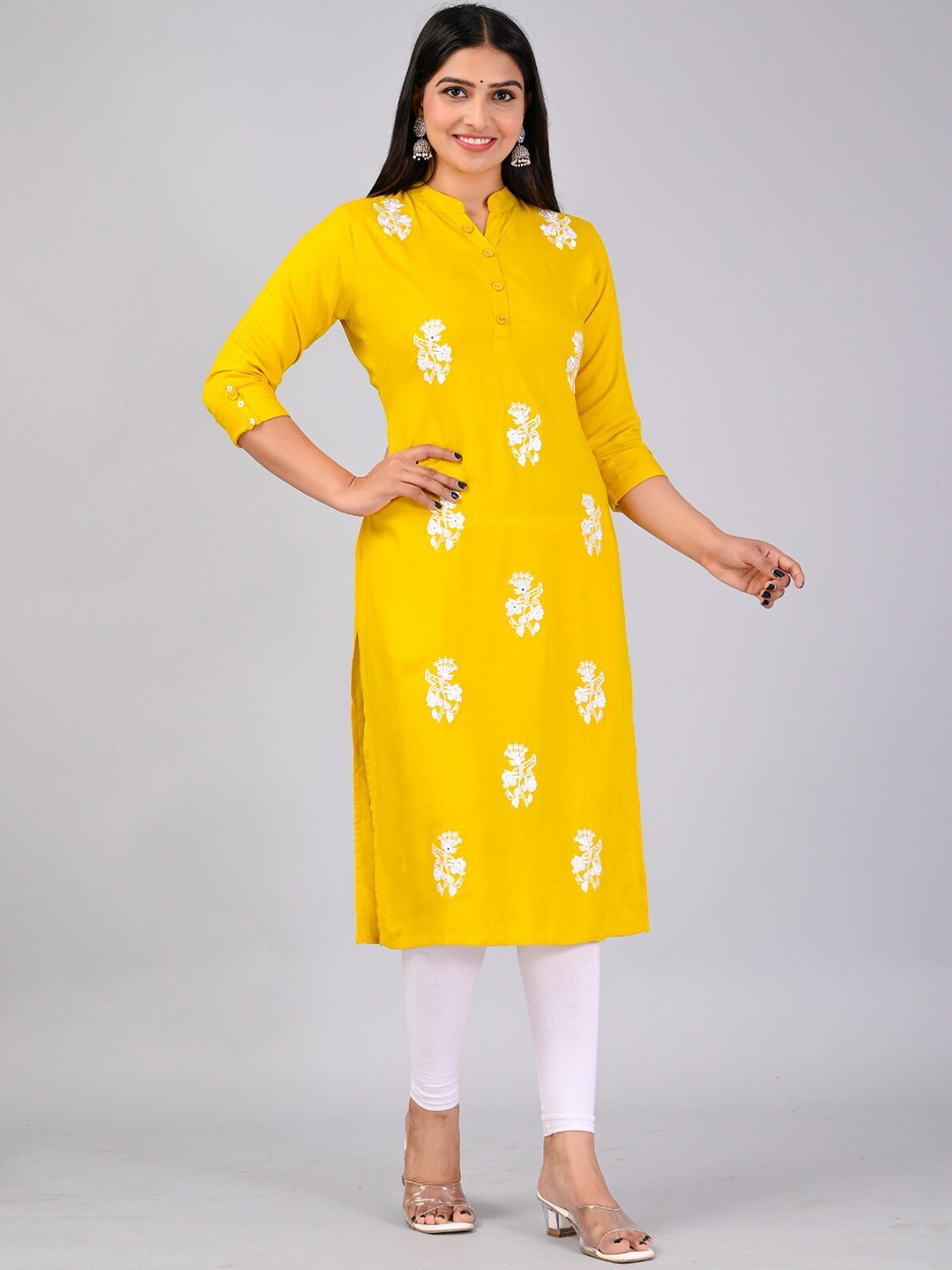 

MAUKA Ethnic Motifs Embroidered Mandarin Collar Kurta, Yellow