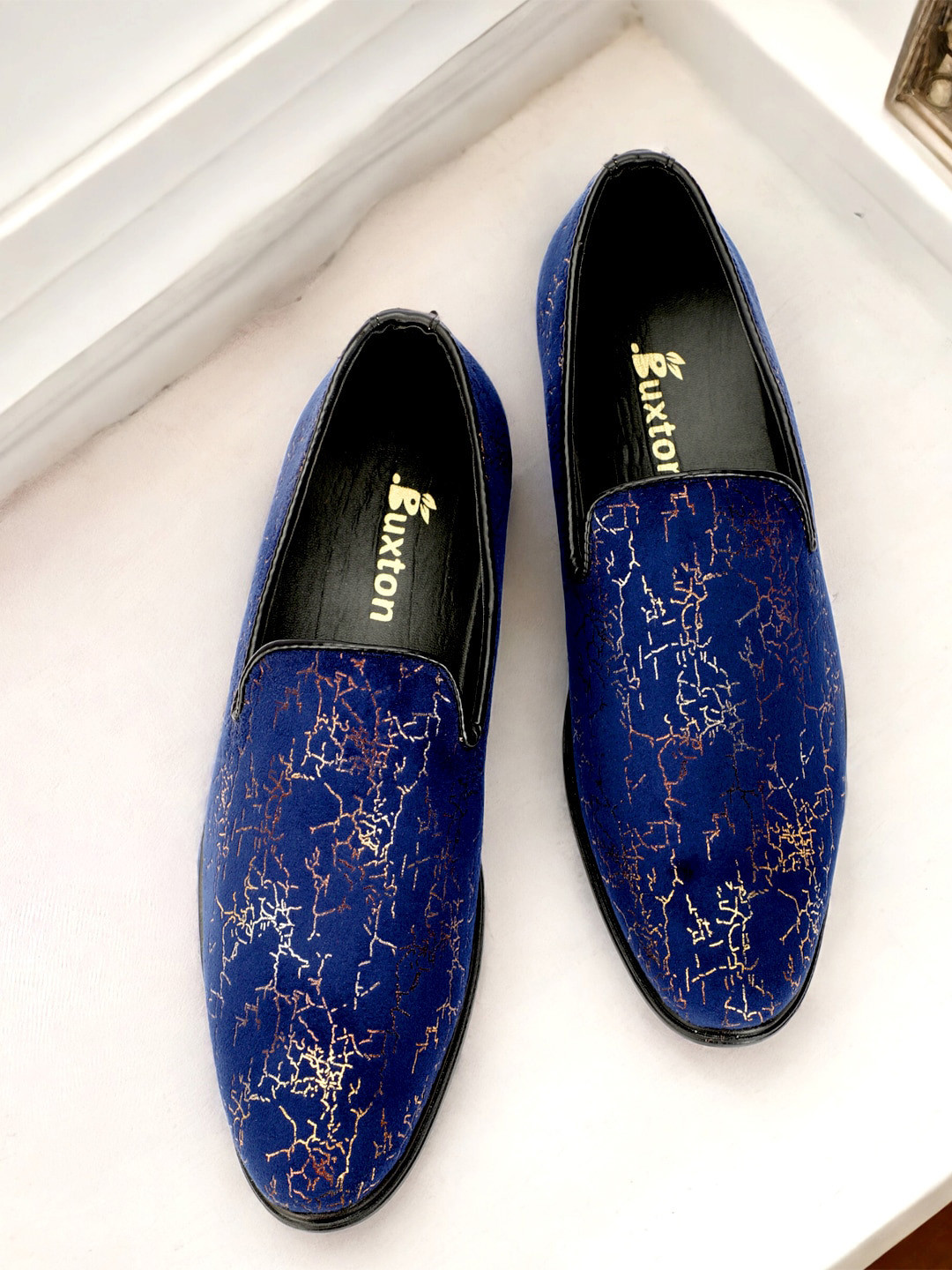 

Buxton Men Printed Lightweight Ethnic Loafers, Blue
