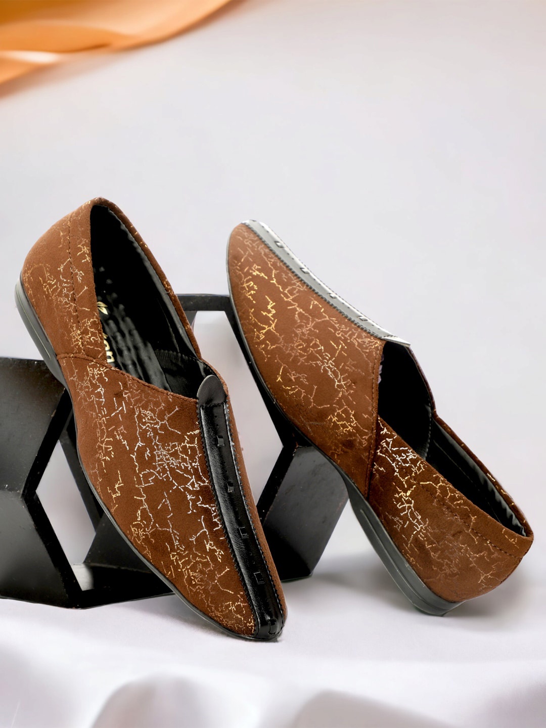 

Buxton Men Printed Lightweight Espadrilles, Brown