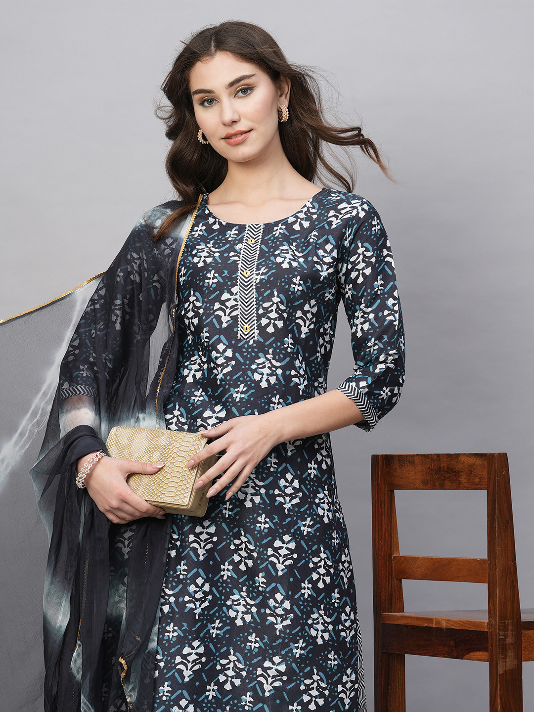 

Kiana House Of Fashion Floral Printed Regular Gotta Patti Pure Cotton Kurta with Trousers & Dupatta, Blue