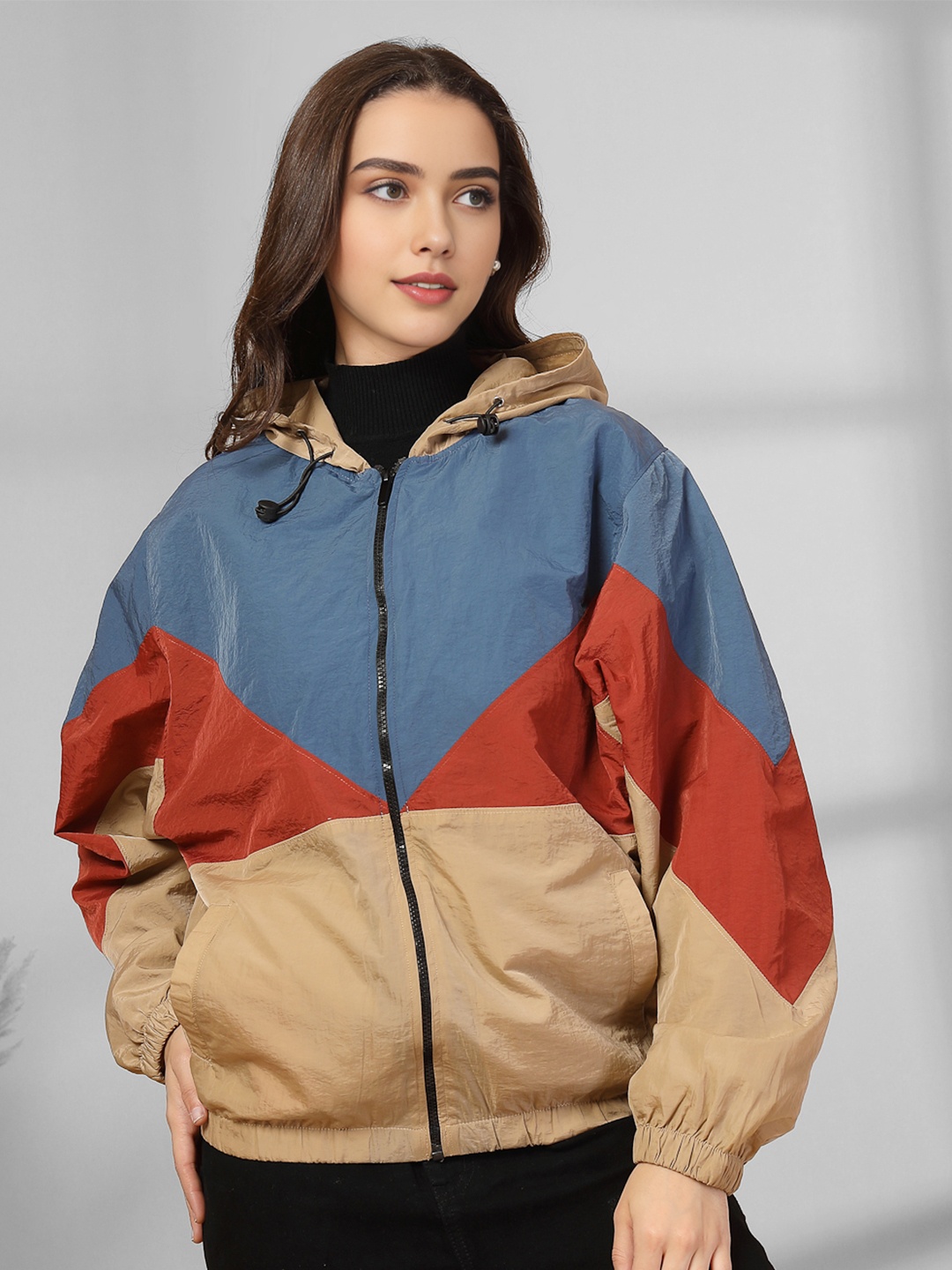 

CHKOKKO Women Blue Colourblocked Lightweight Crop Outdoor Sporty Jacket
