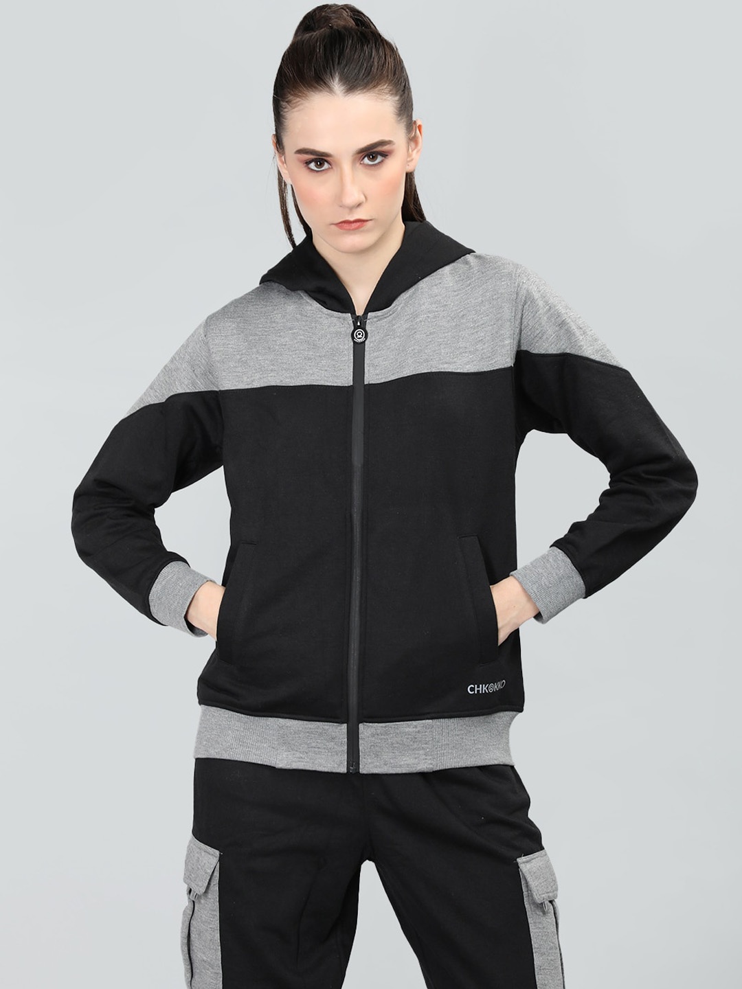 

CHKOKKO Women Grey Colourblocked Lightweight Crop Outdoor Sporty Jacket