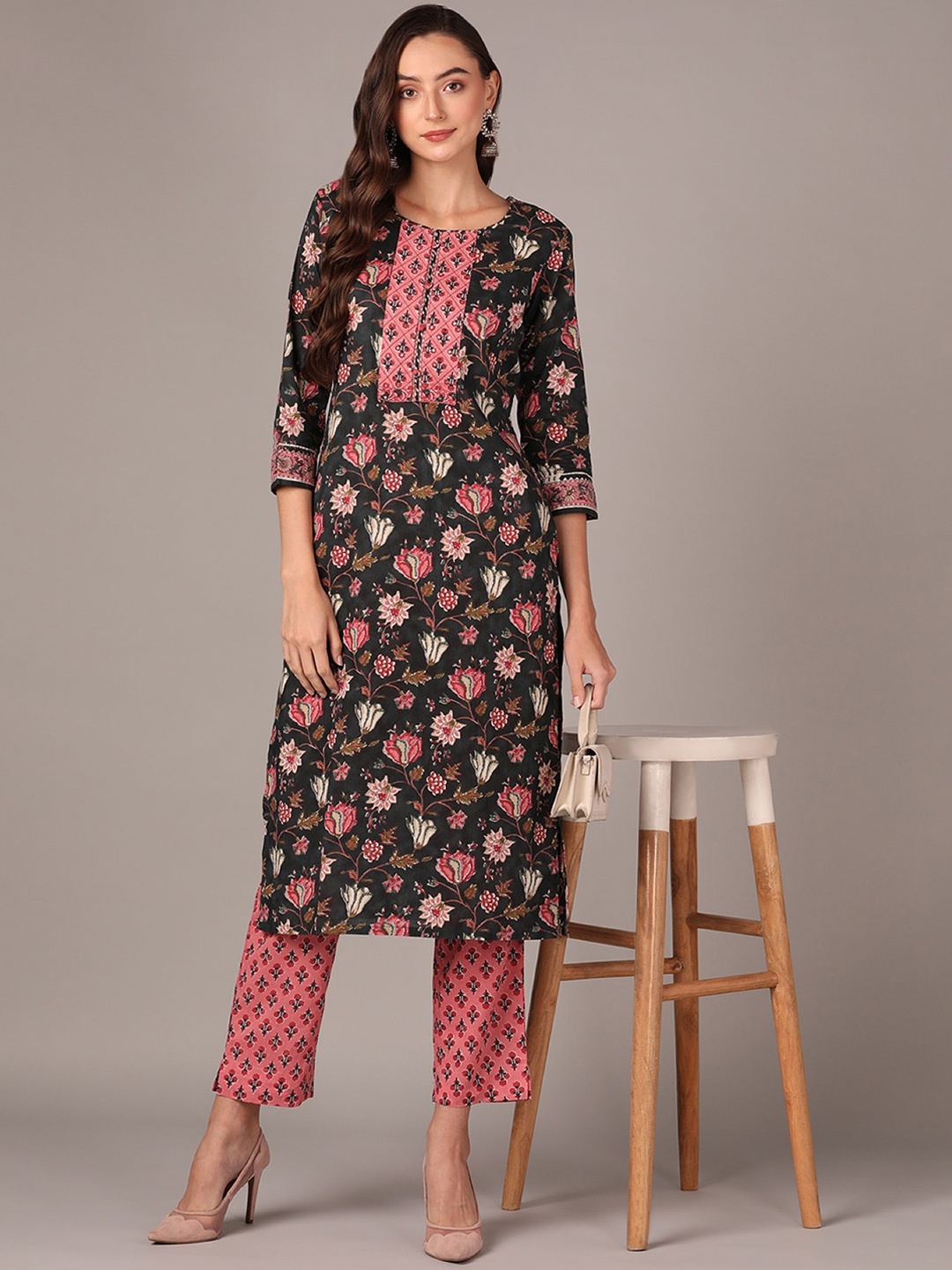 

AHIKA Floral Printed Regular Kurta with Trousers, Black