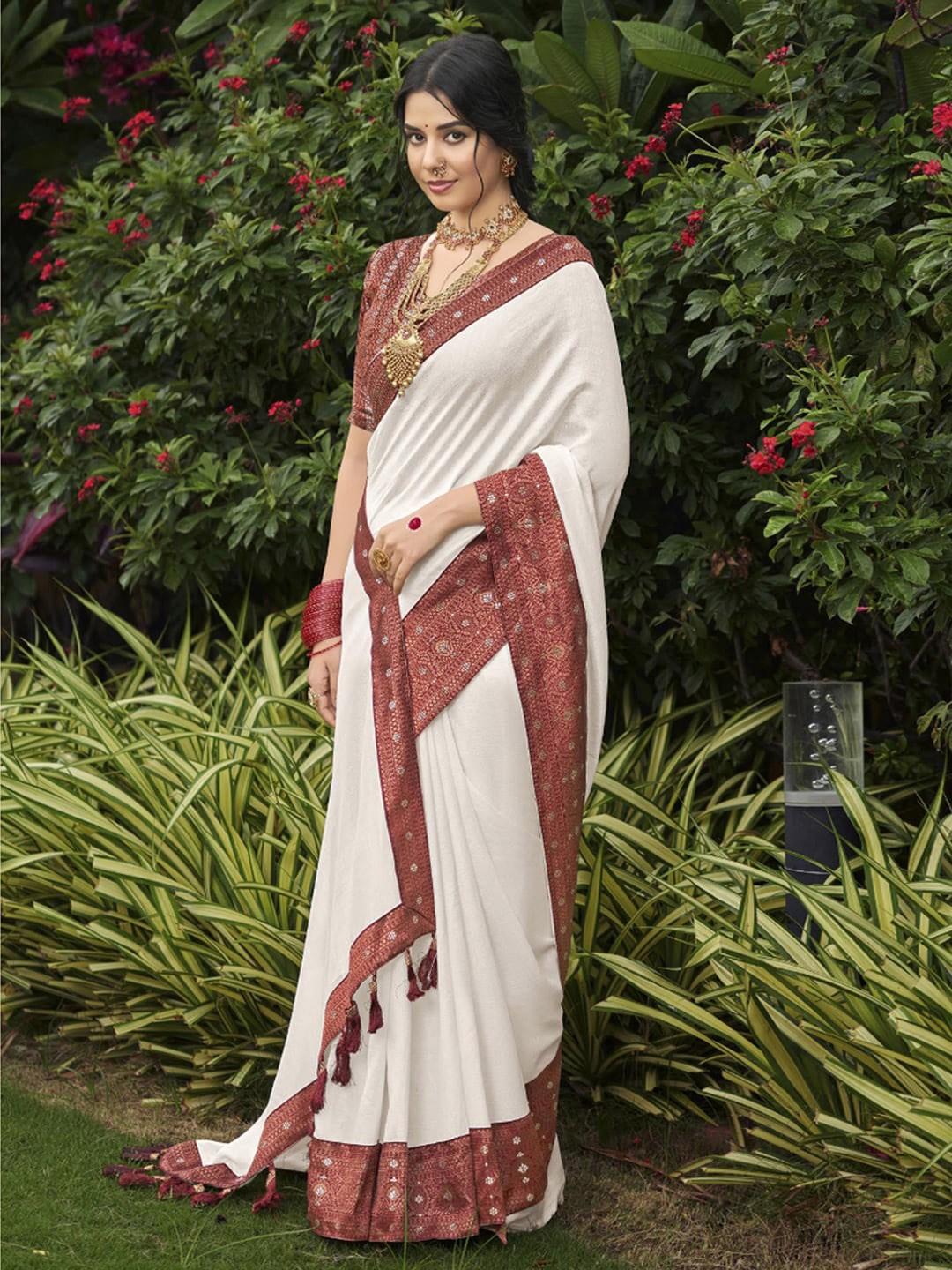 

Saree mall Zari Sambalpuri Saree, White