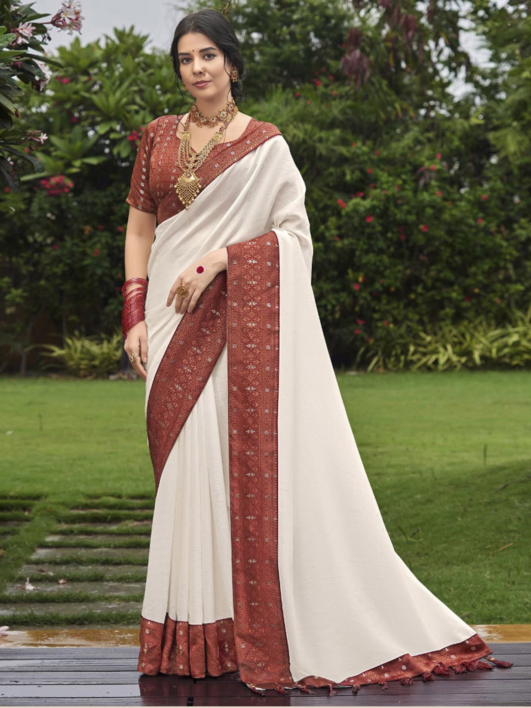 

Saree mall Zari Sambalpuri Saree, White