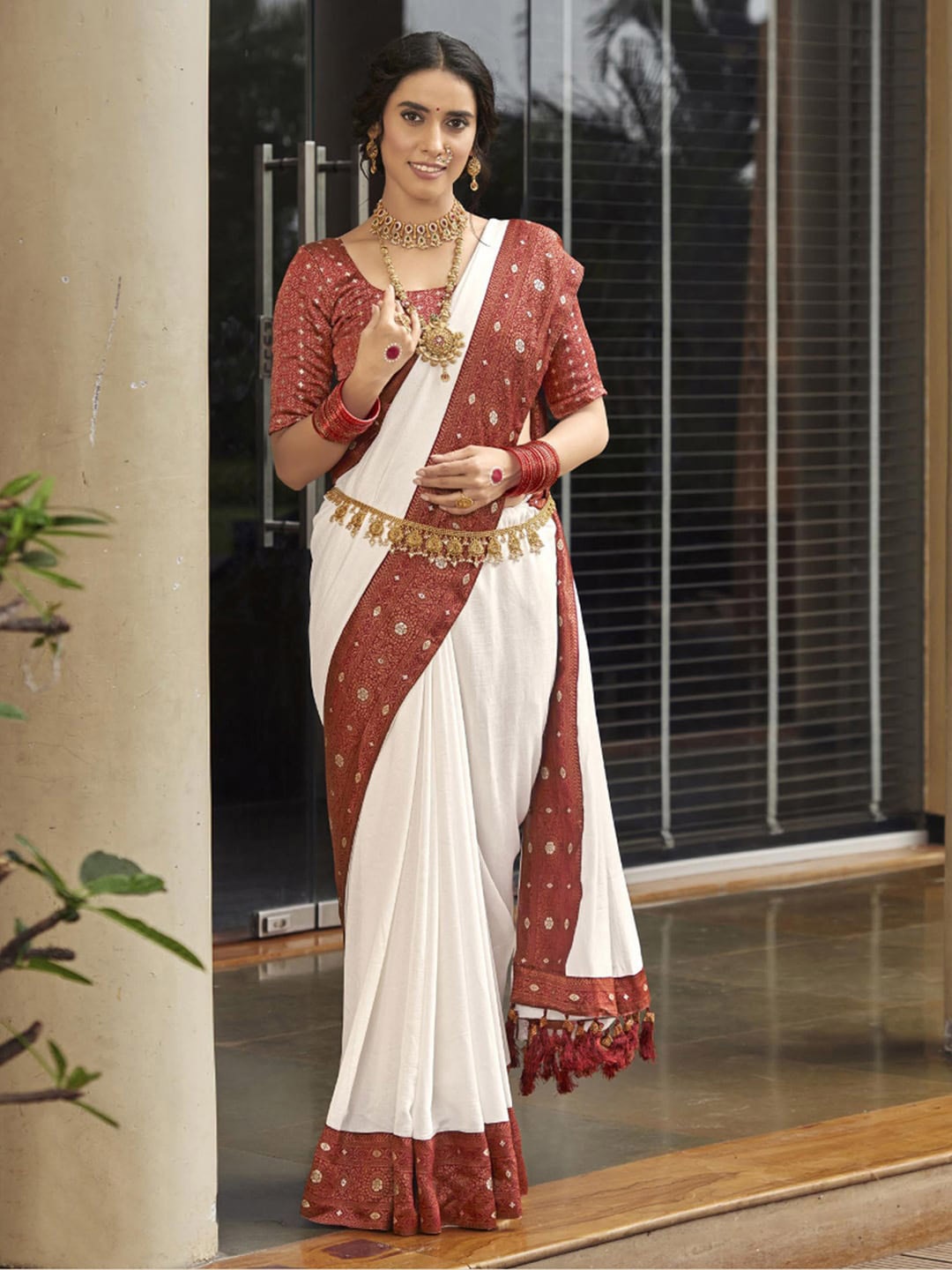 

Saree mall Zari Sambalpuri Saree, White