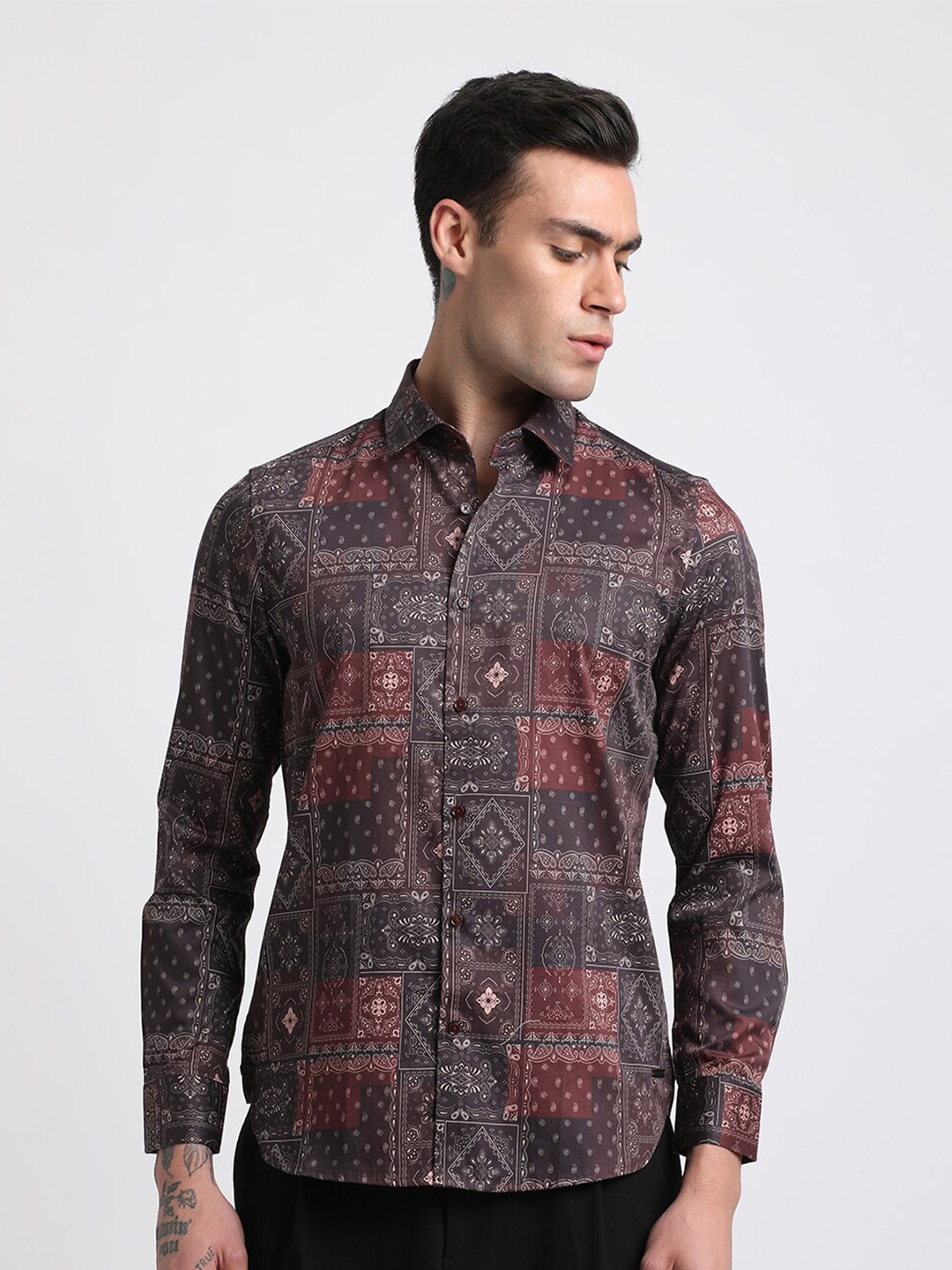 

THE BEAR HOUSE Abstract Printed Slim Fit Pure Cotton Casual Shirt, Maroon