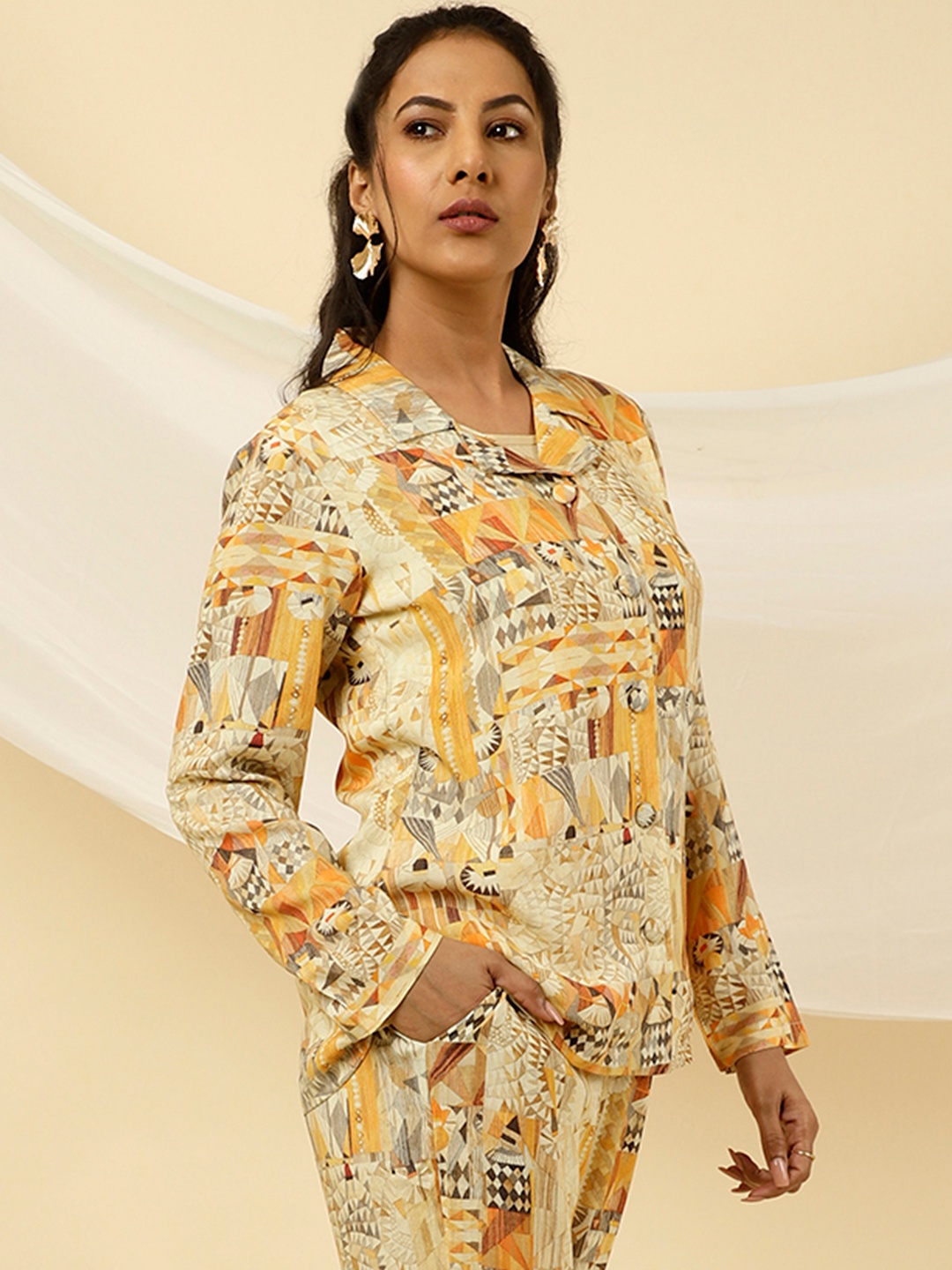 

Jaipur Kurti Geometric Printed Long Sleeves Shirt With Trousers, Yellow