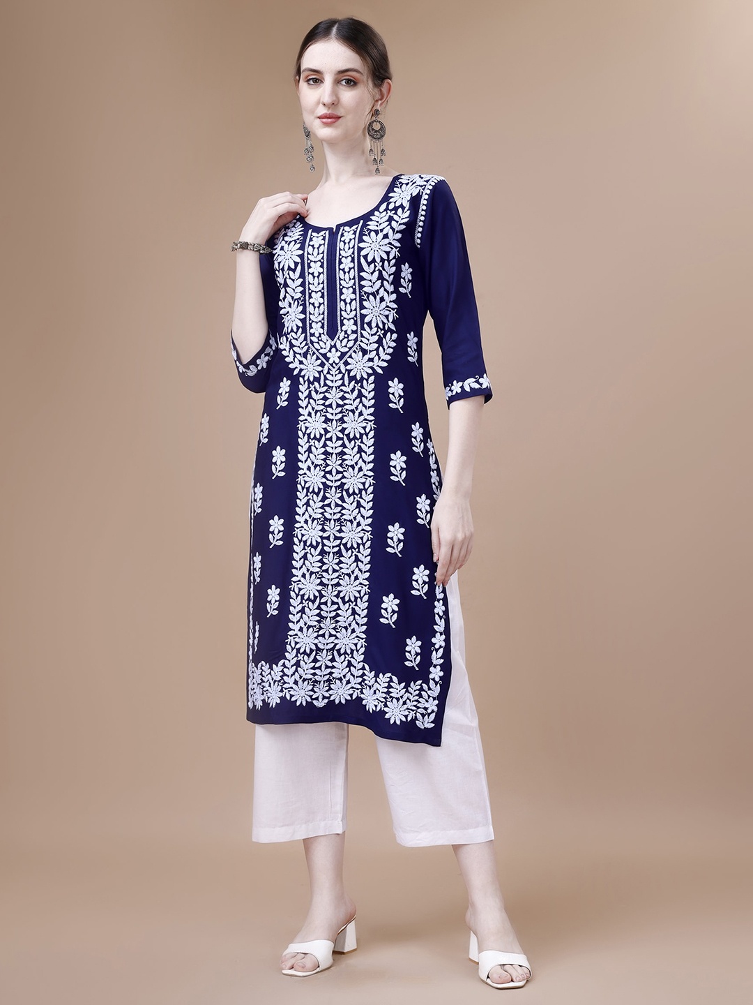 

SAZRIKA Floral Embroidered Chikankari Straight Kurta, Navy blue