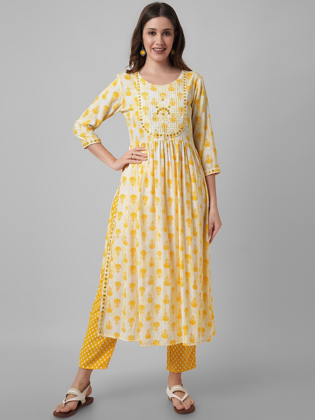 

Amayra Women Floral Printed Regular Kurta with Trousers & With Dupatta, Yellow
