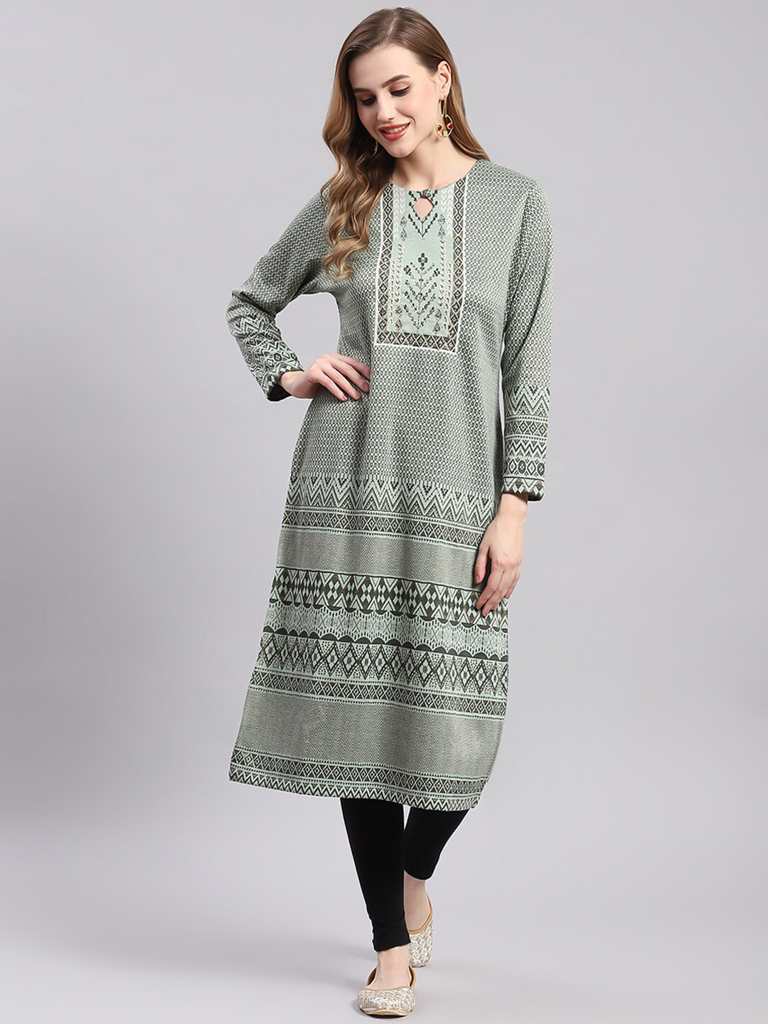 

Monte Carlo Geometric Embroidered Keyhole Neck Sequinned Straight Kurta, Green