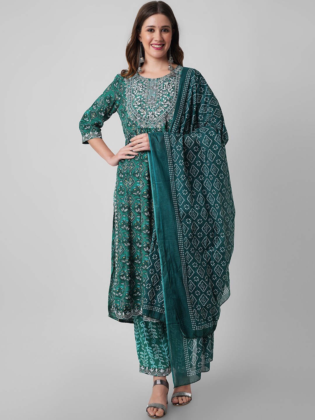 

Amayra Women Floral Printed Thread Work Regular Kurta with Trousers & With Dupatta, Green