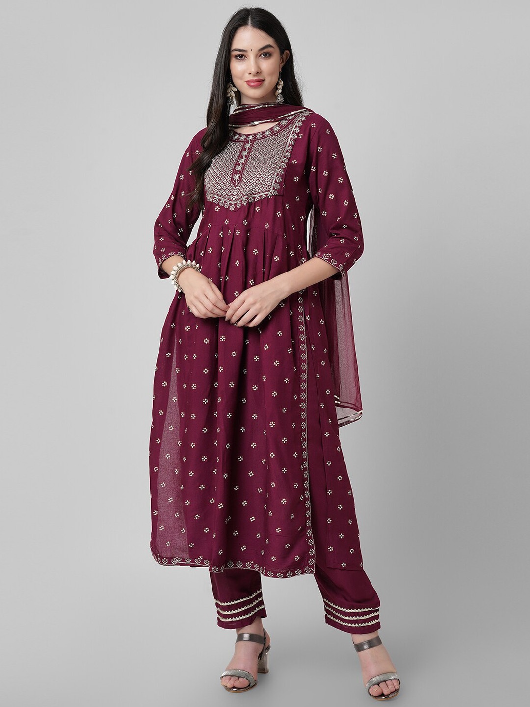 

Amayra Women Ethnic Motifs Embroidered Thread Work Kurta with Trousers & With Dupatta, Maroon