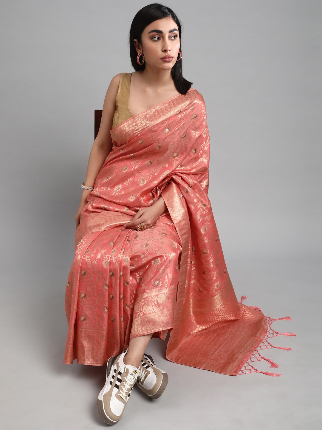 

Mitera Pink & Gold-Toned Floral Woven Design Zari Saree