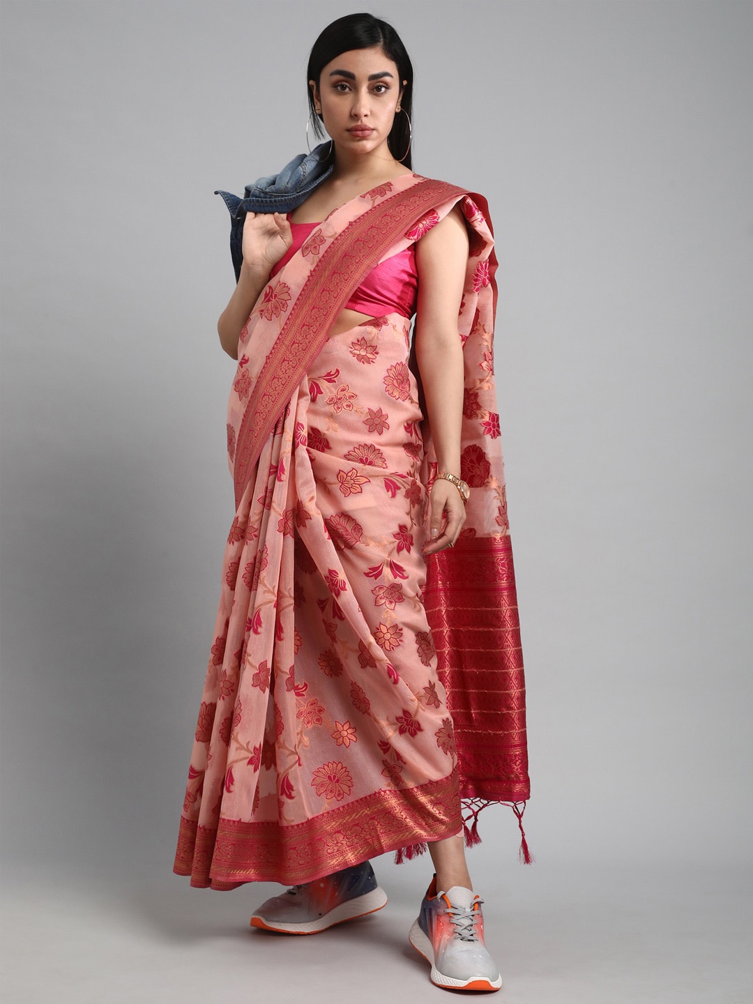 

Mitera Pink & Gold-Toned Floral Woven Design Zari Organza Saree