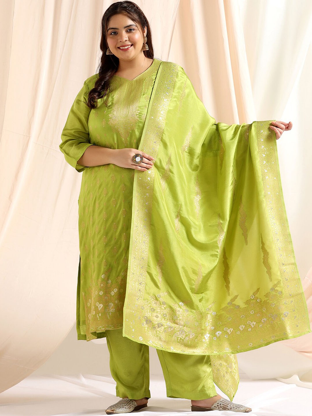 

FASHION DREAM Plus Size Ethnic Motifs Woven Design Jacquard Kurta With Trousers & Dupatta, Green