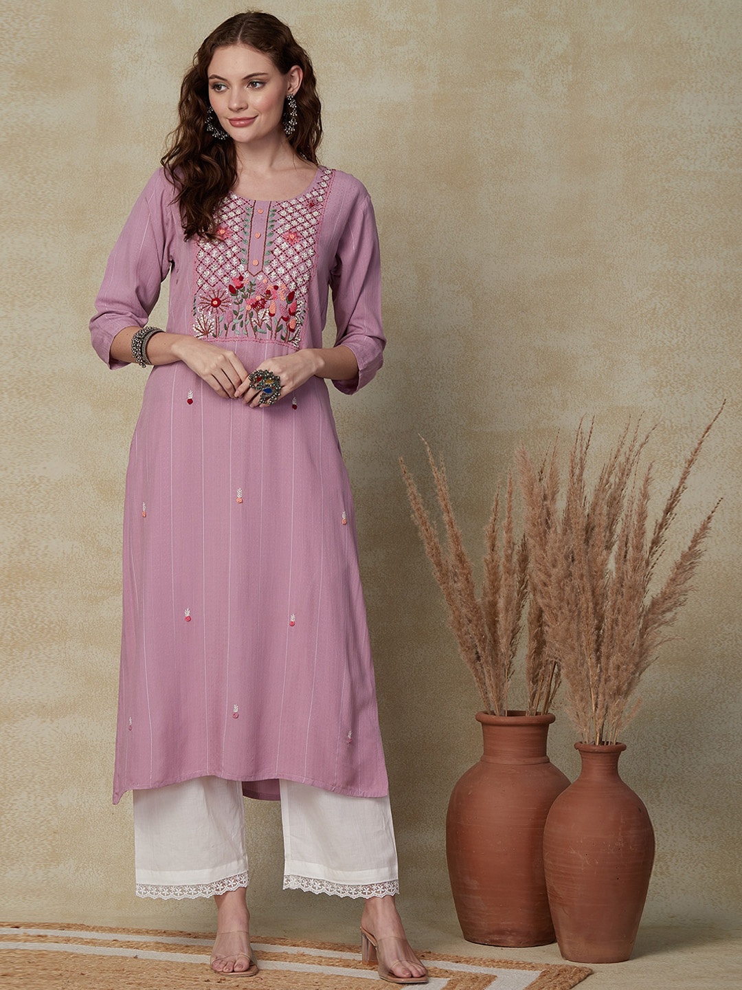 

FASHOR Floral Embroidered Beads & Stones Dobby Kurta, Purple