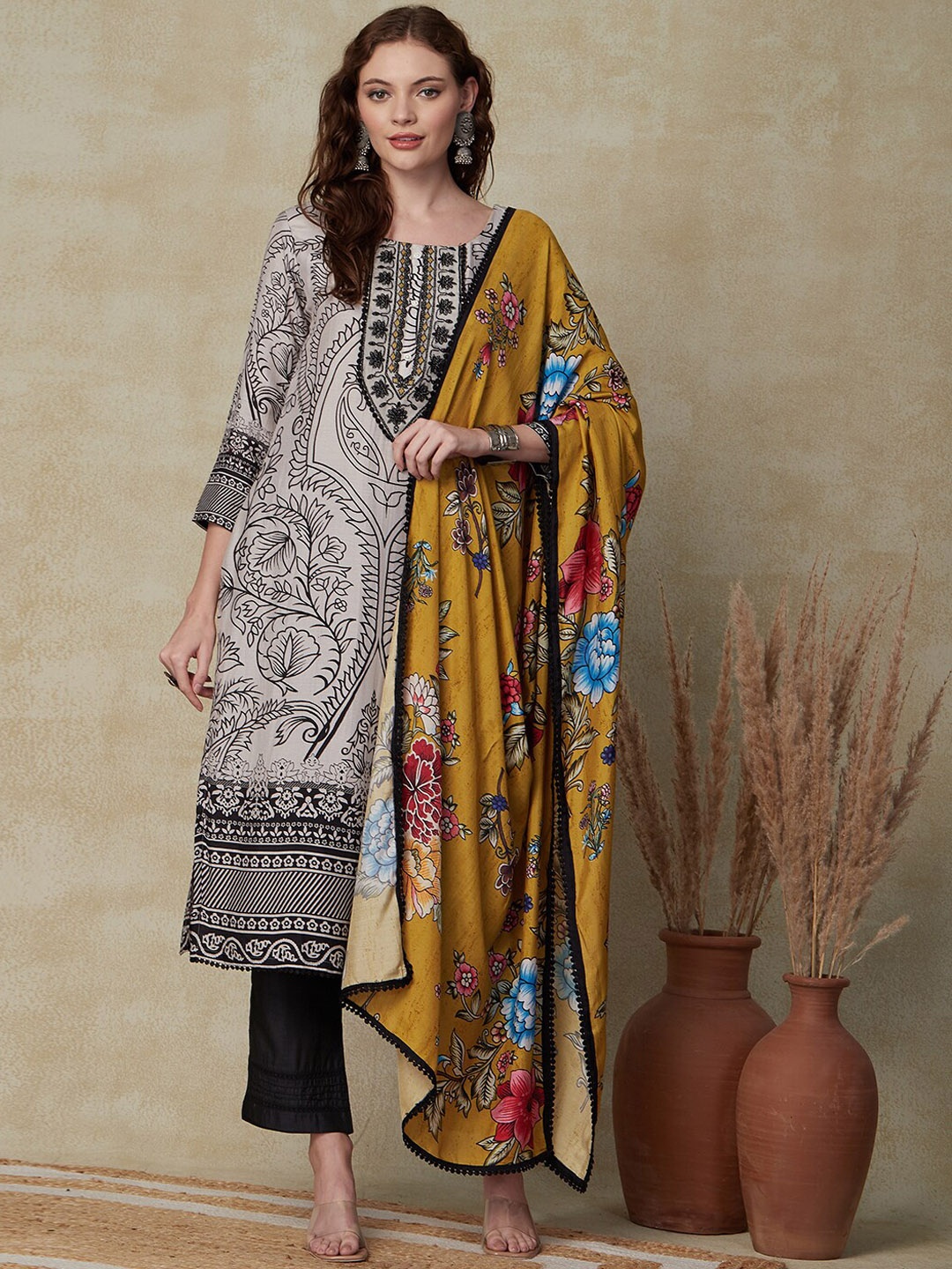 

FASHOR Off White Ethnic Motifs Printed Thread Work Kurta with Trousers & Dupatta