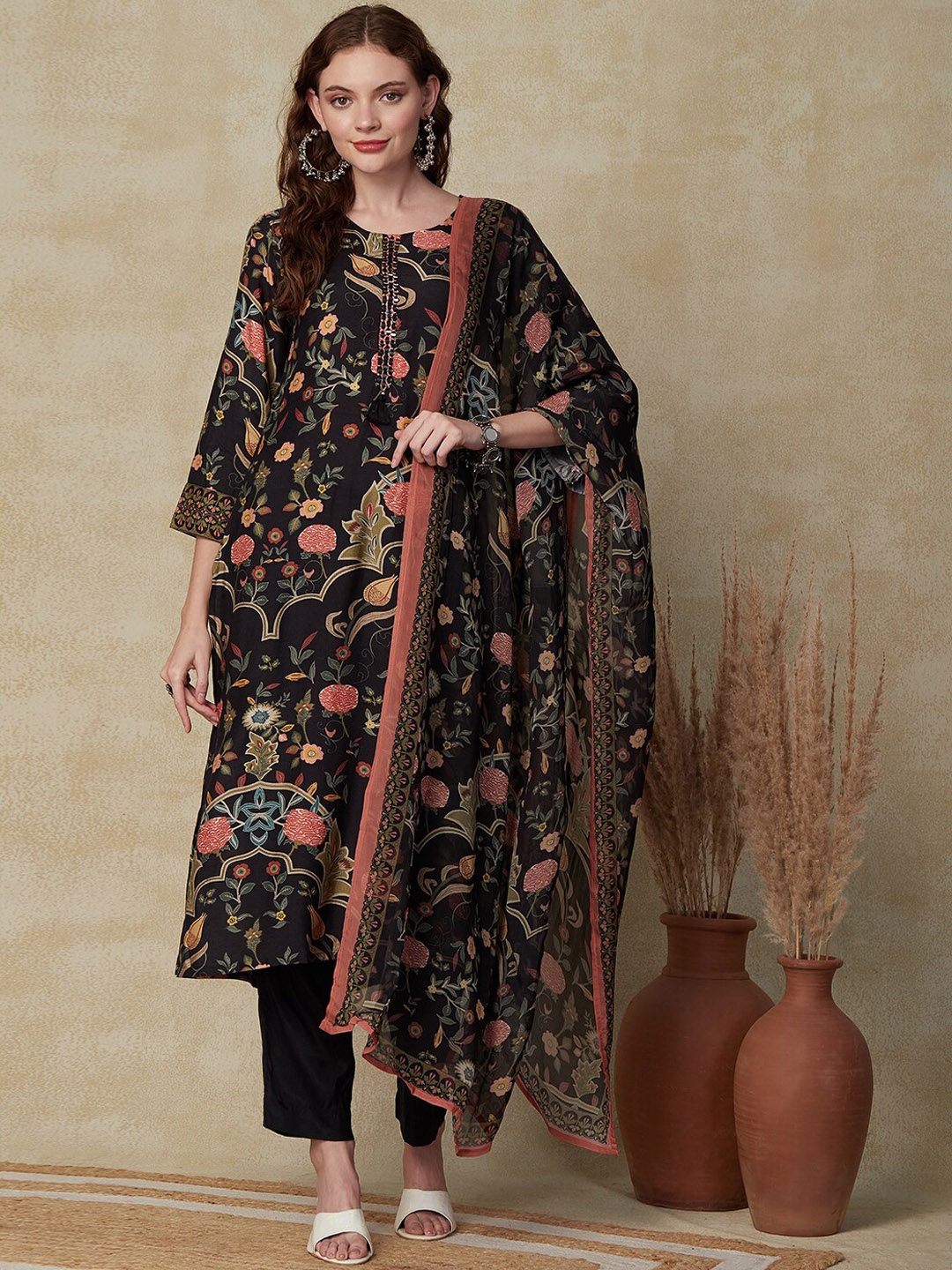 

FASHOR Floral Printed Regular Mirror Work Kurta with Trousers & Dupatta, Black