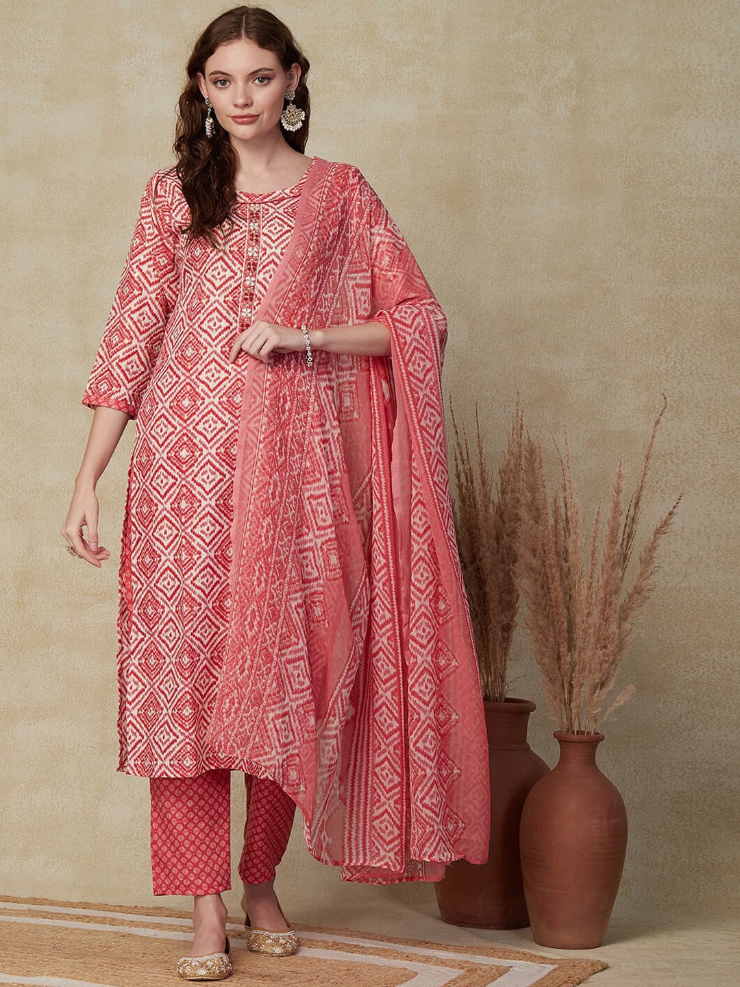 

FASHOR Geometric Printed Straight Kurta with Trousers & Dupatta, Red