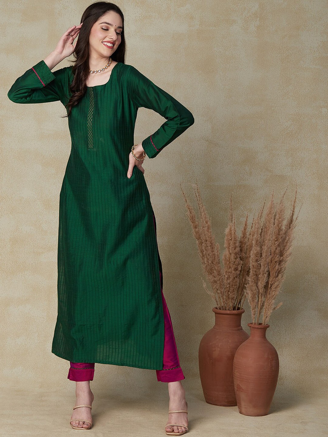 

FASHOR Round Neck Straight Kurta with Trousers, Green