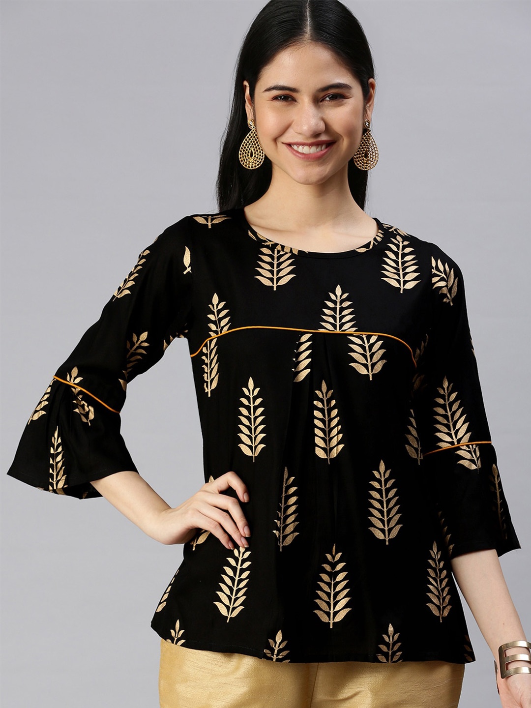 

Maishi Floral Printed Straight Kurti, Black