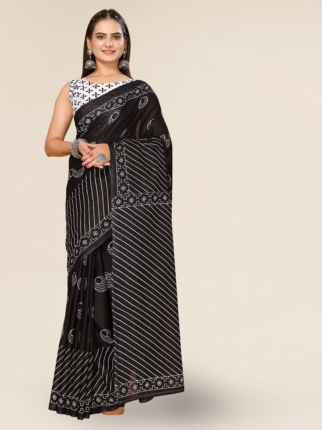 

DIVASTRI Geometric Printed Kota Saree, Black