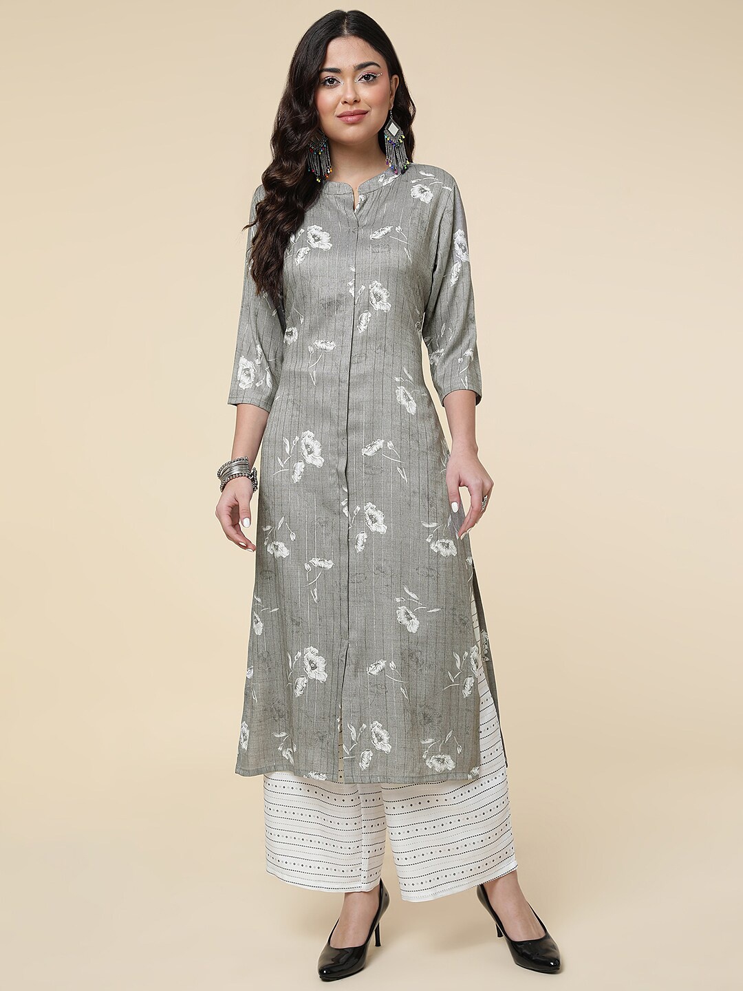 

Sangria Grey & White Floral Printed Mandarin Collar Straight Kurta With Palazzo
