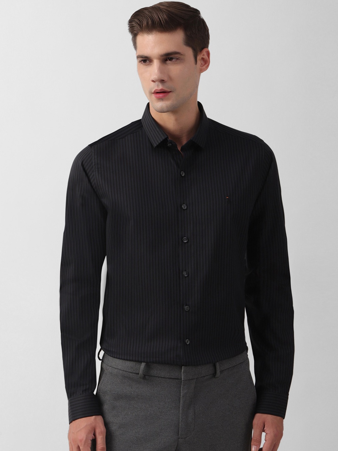 

SIMON CARTER LONDON Slim Fit Opaque Vertical Striped Pure Cotton Casual Shirt, Black