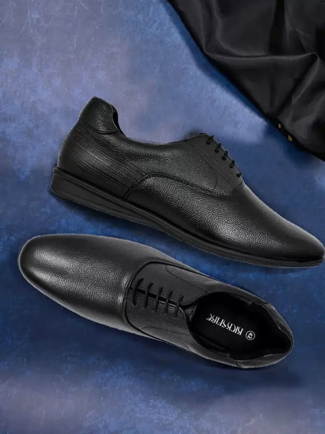 

KICKSFIRE Men Textured Leather Formal Derbys, Black