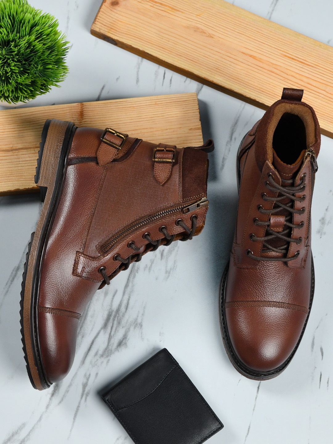 

KICKSFIRE Men Mid Top Textured Leather Regular Boots, Brown