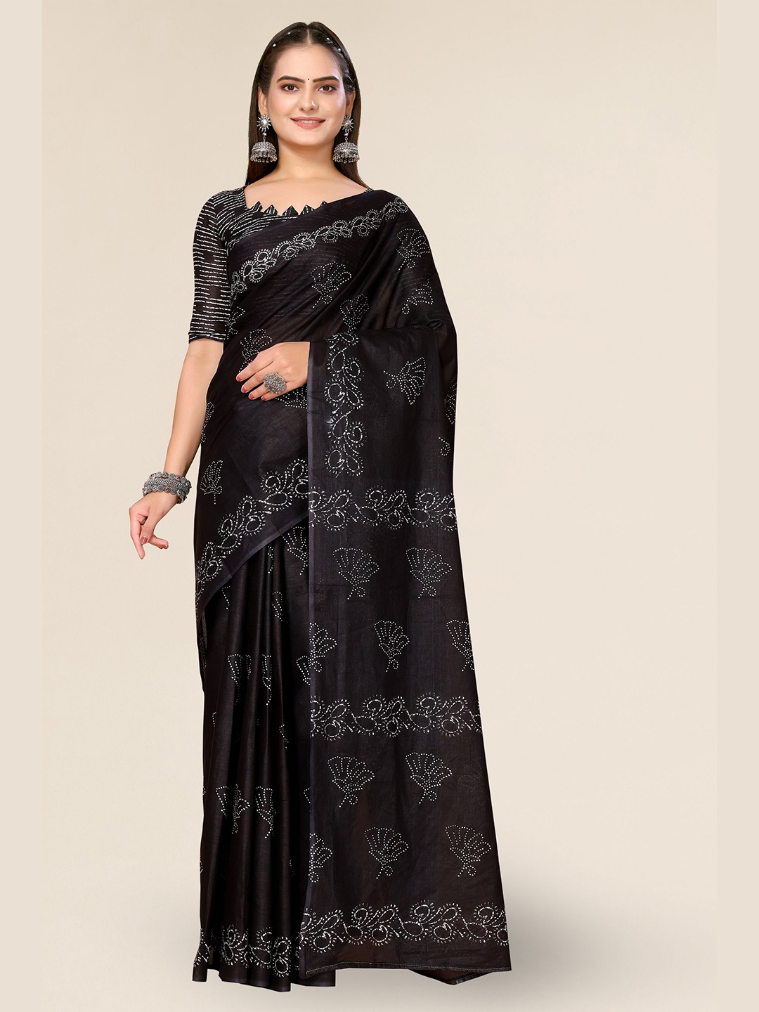 

DIVASTRI Floral Printed Saree, Black