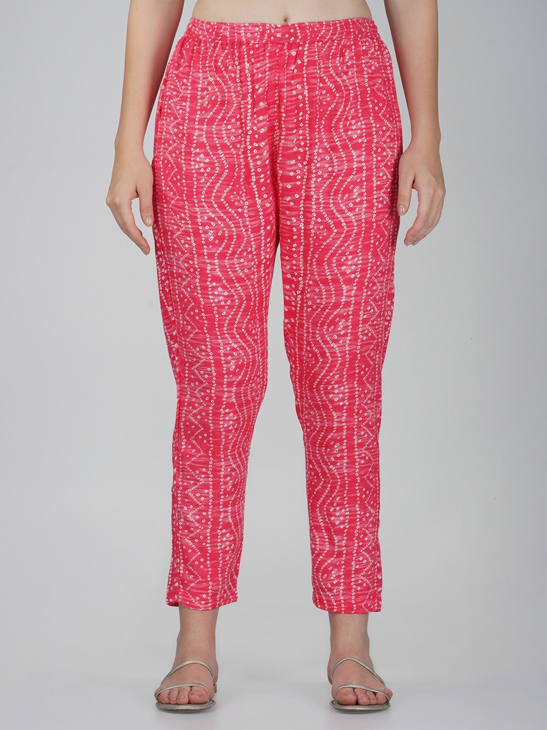 

Vastraa Fusion Women Bandhani Printed Cigarette Trousers, Pink