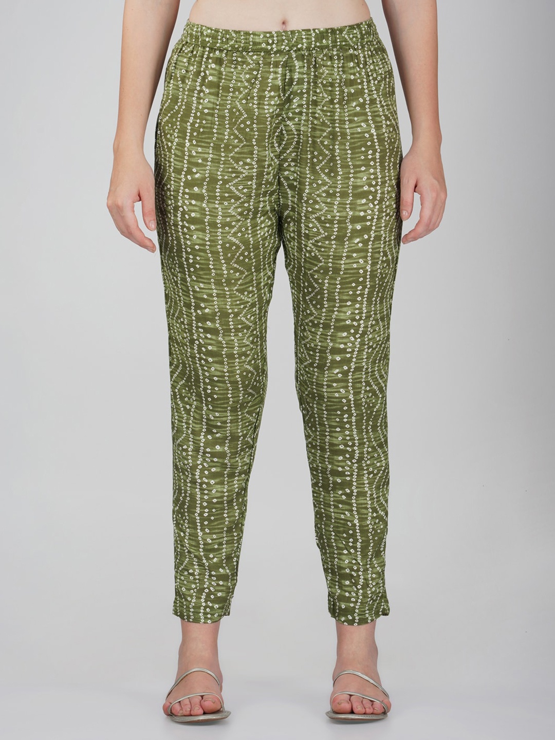 

Vastraa Fusion Women Bandhani Printed Cigarette Trousers, Green