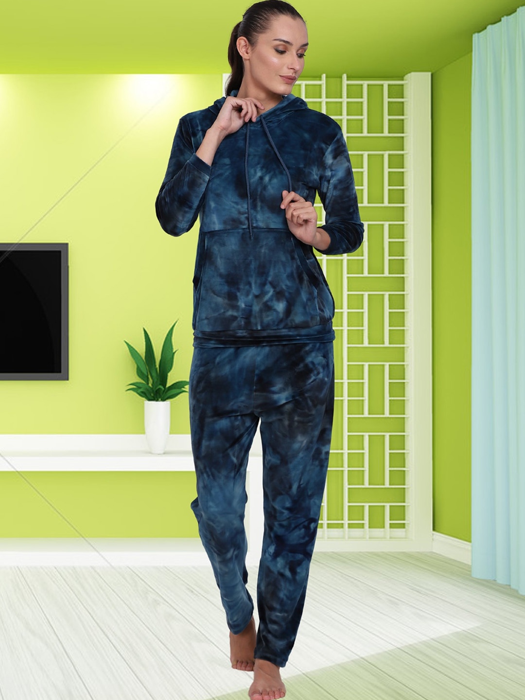 

Noty Tie & Dye Dyed Hooded Velvet Sweatshirt & Pyjama, Green
