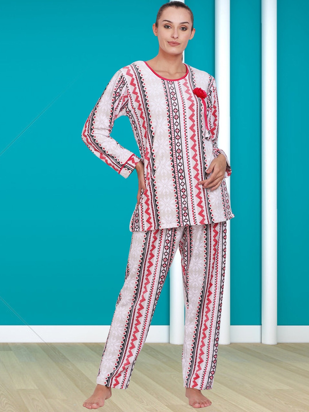 

Noty Geometric Printed Round Neck Velvet Top & Pyjama, White