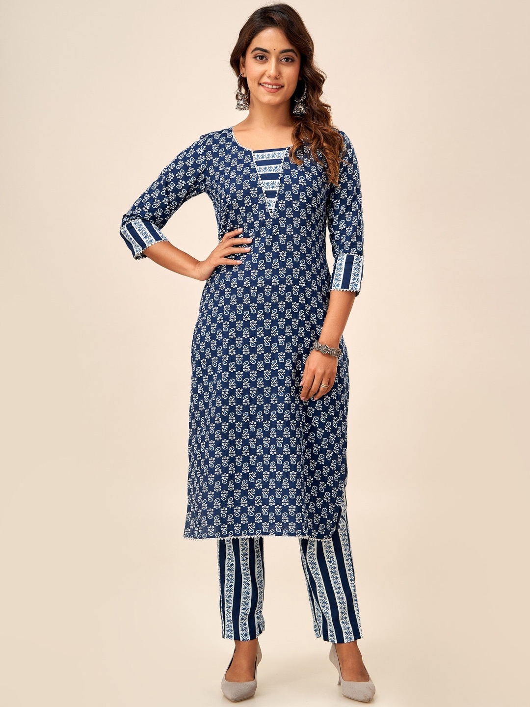 

SVARCHI Women Blue Ethnic Motifs Printed Thread Work Kurta