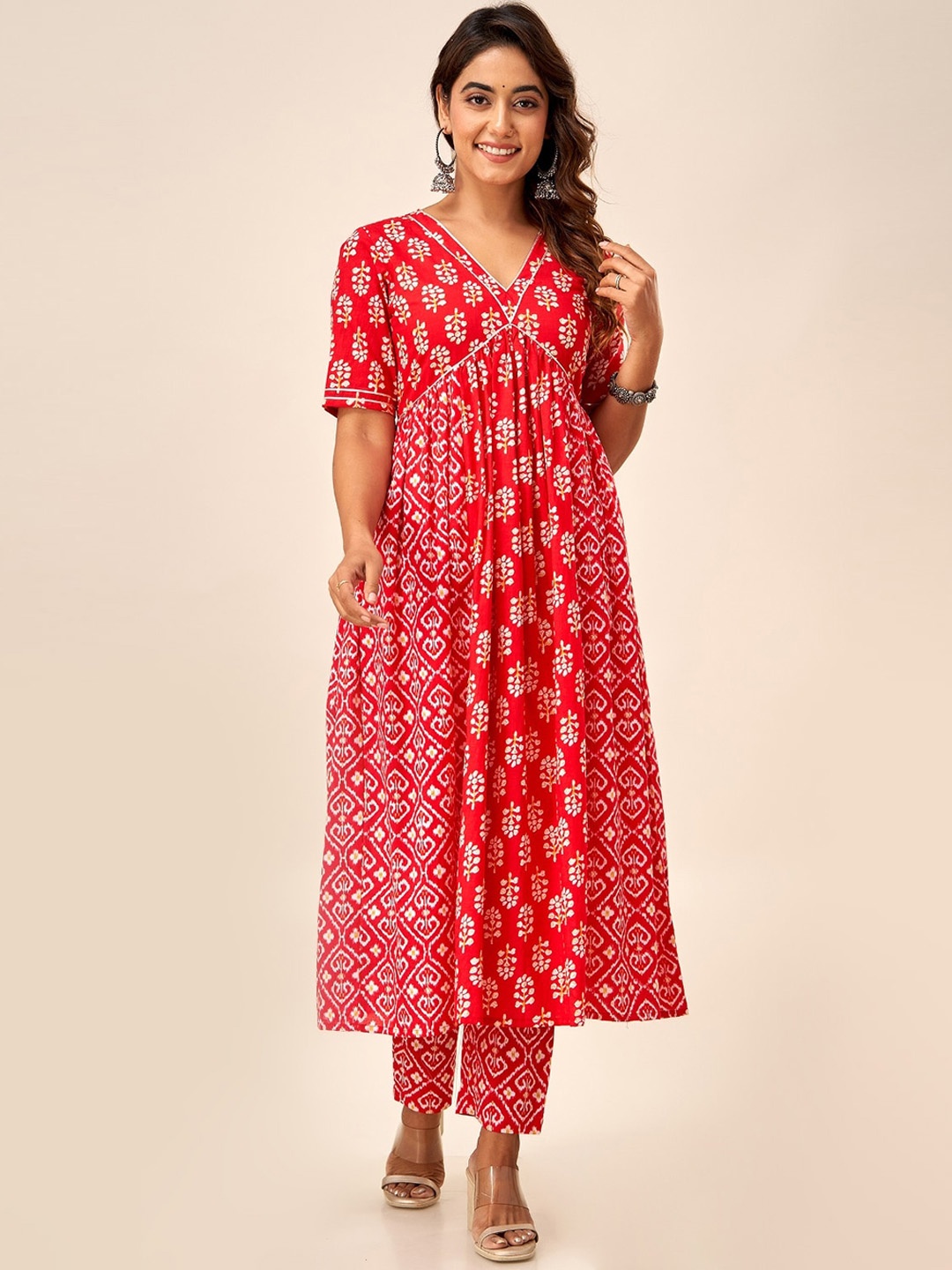 

SVARCHI Women Red Printed Thread Work Kurta