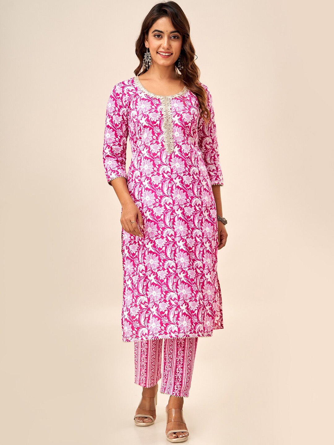

SVARCHI Floral Printed Gotta Patti Straight Kurta, Pink