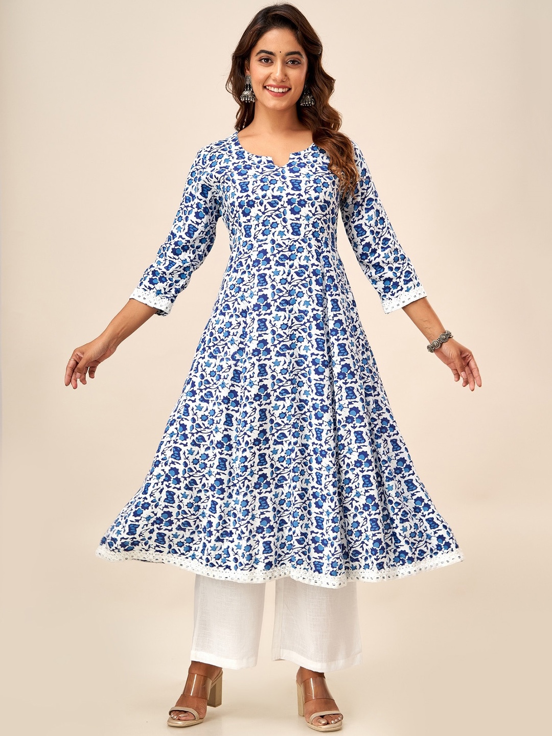 

SVARCHI Women Blue Floral Printed Thread Work Anarkali Kurta